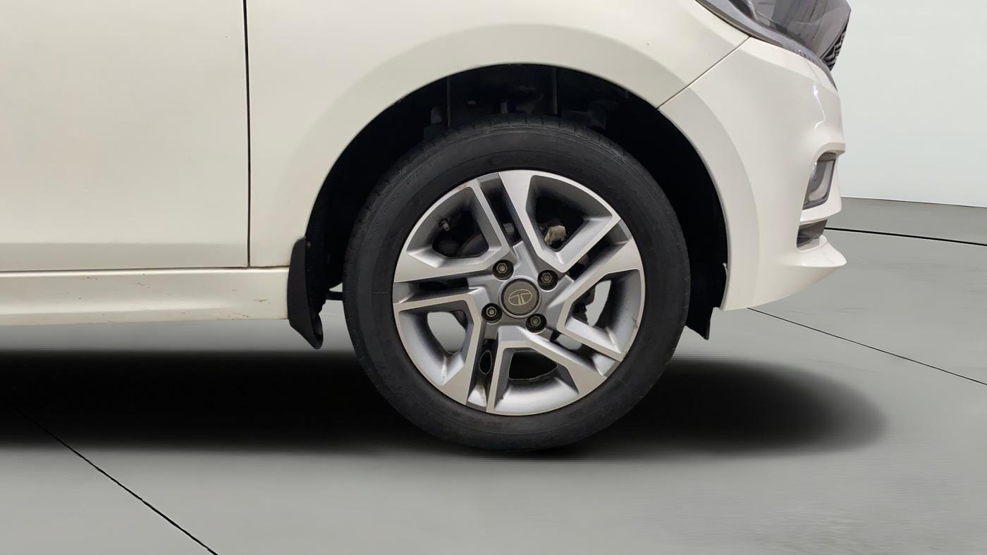2023 Tata TIGOR XZ PLUS LEATHERETTE, Petrol, Manual, 28,096 km, Right Front Wheel