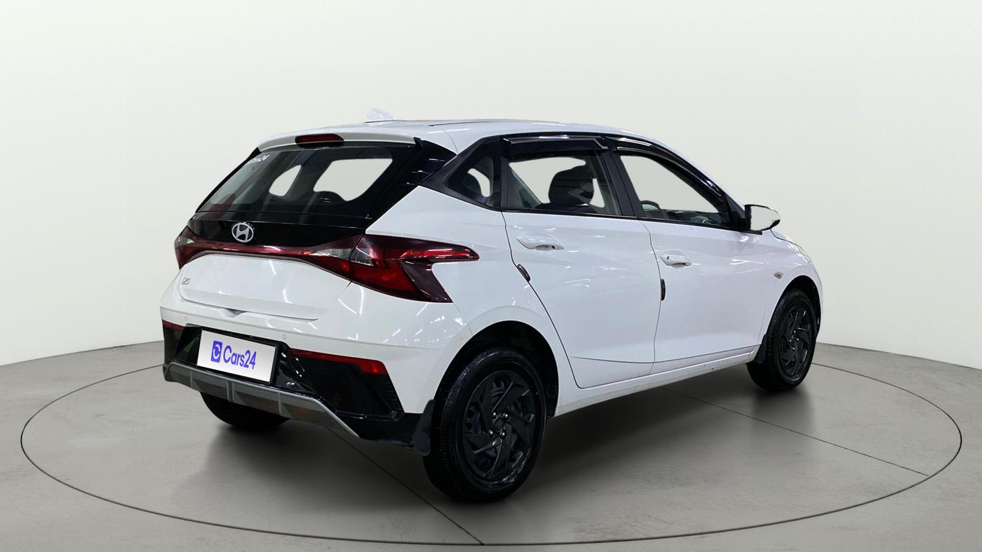 2025 Hyundai NEW I20 MAGNA 1.2 MT, Petrol, Manual, 7,033 km, Right Back Diagonal