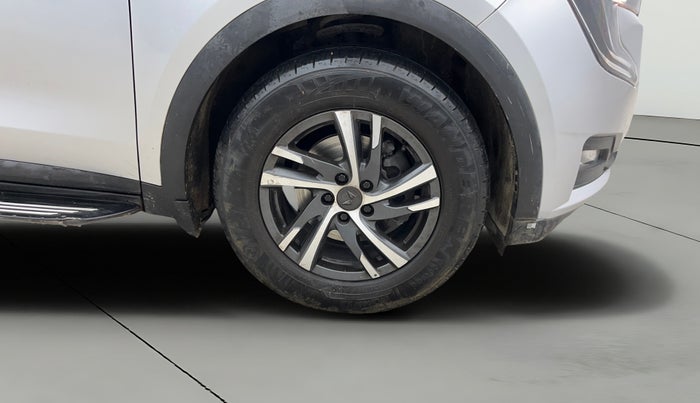 2022 Mahindra XUV700 AX 5 D AT 7 STR, Diesel, Automatic, 65,725 km, Right Front Wheel