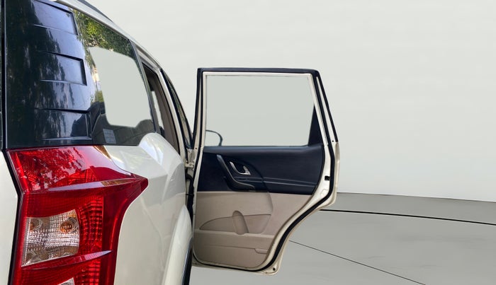 2017 Mahindra XUV500 W6, Diesel, Manual, 88,820 km, RHS Rear Door