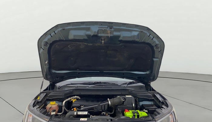 2022 Mahindra XUV300 W8 (O) 1.2 PETROL AMT, Petrol, Automatic, 26,264 km, Open Bonet