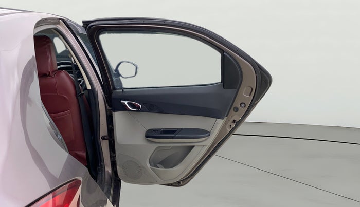 2017 Tata Tiago XZA PETROL, Petrol, Automatic, 1,15,171 km, RHS Rear Door