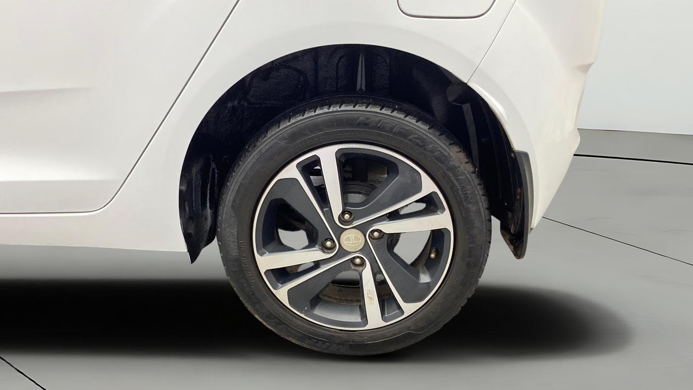 2020 Tata ALTROZ XZ PETROL, Petrol, Manual, 36,994 km, Left Rear Wheel