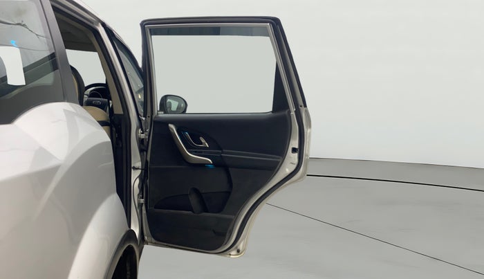 2020 Mahindra XUV500 W9, Diesel, Manual, 95,540 km, RHS Rear Door