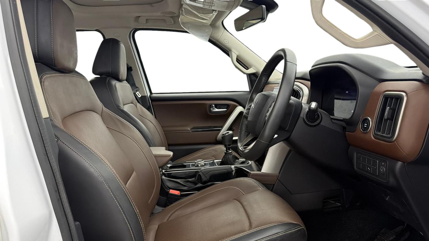 2024 Mahindra SCORPIO-N Z8 L DIESEL MT 4WD 7 STR, Diesel, Manual, 20,916 km, Right Side Front Door Cabin