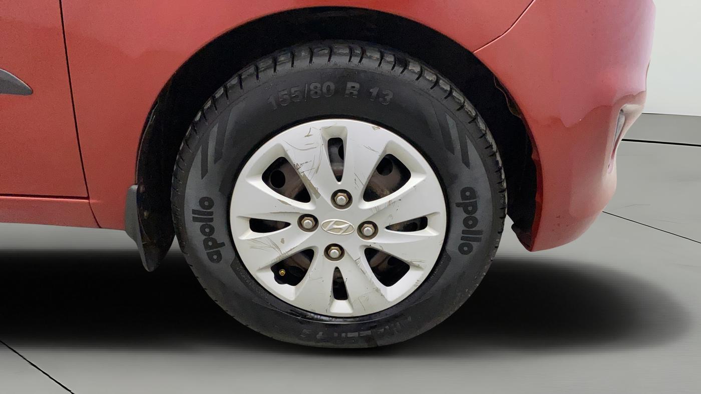 2013 Hyundai i10 MAGNA 1.2, Petrol, Manual, 1,05,360 km, Right Front Wheel