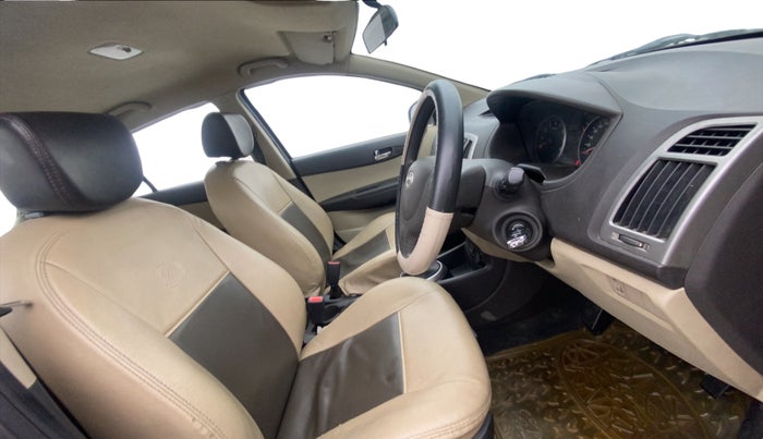 2013 Hyundai i20 MAGNA 1.2, Petrol, Manual, 94,273 km, Right Side Front Door Cabin