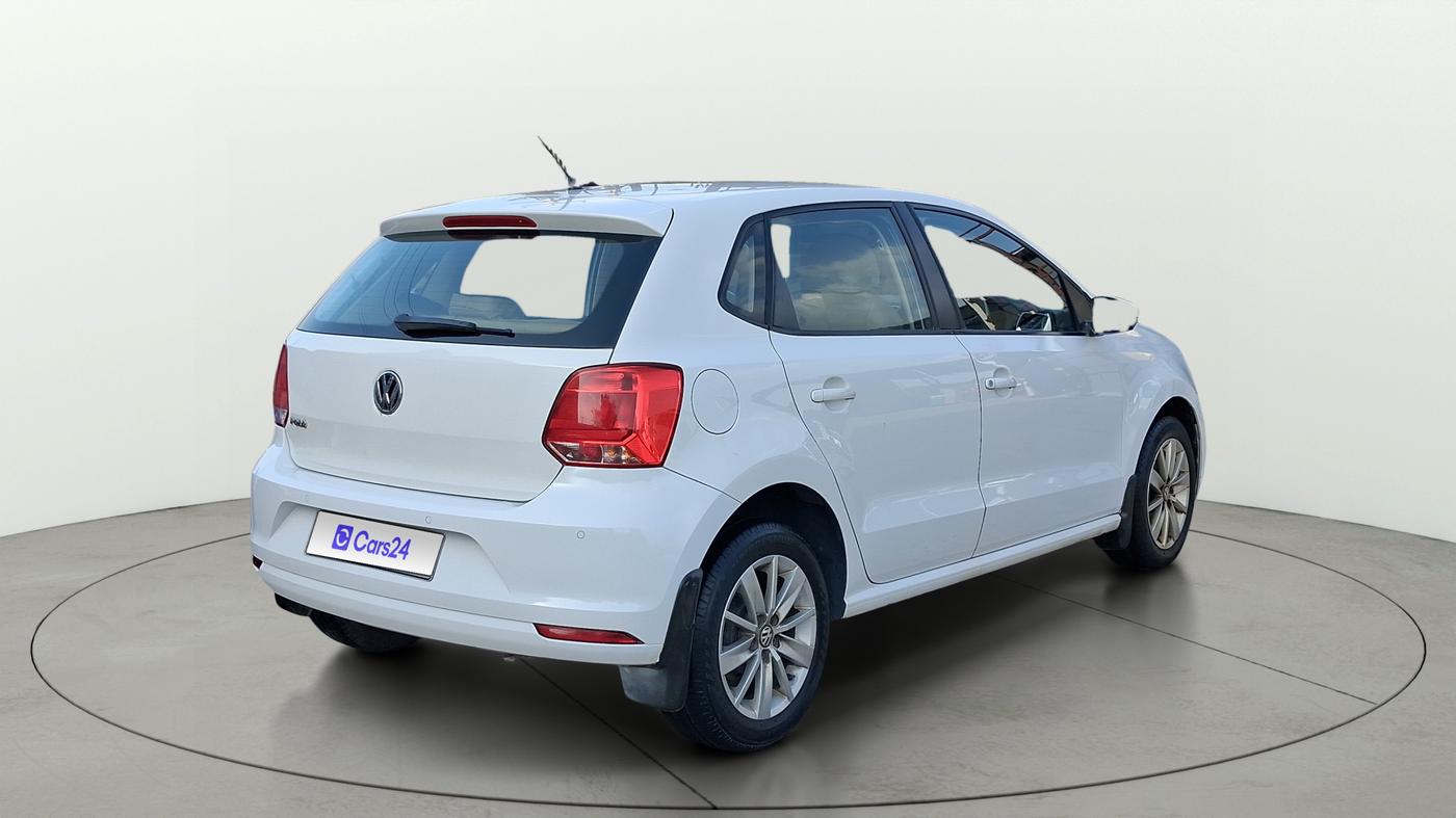 2016 Volkswagen Polo HIGHLINE1.2L, Petrol, Manual, 1,07,443 km, Right Back Diagonal