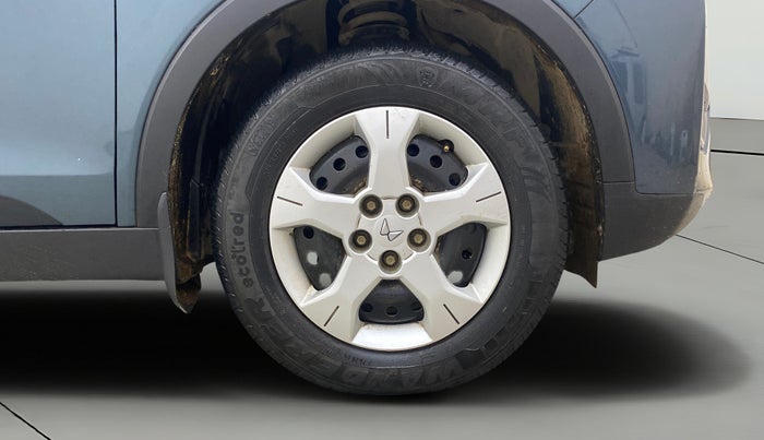 2023 Mahindra XUV300 W6 1.5 DIESEL AMT, Diesel, Automatic, 24,240 km, Right Front Wheel