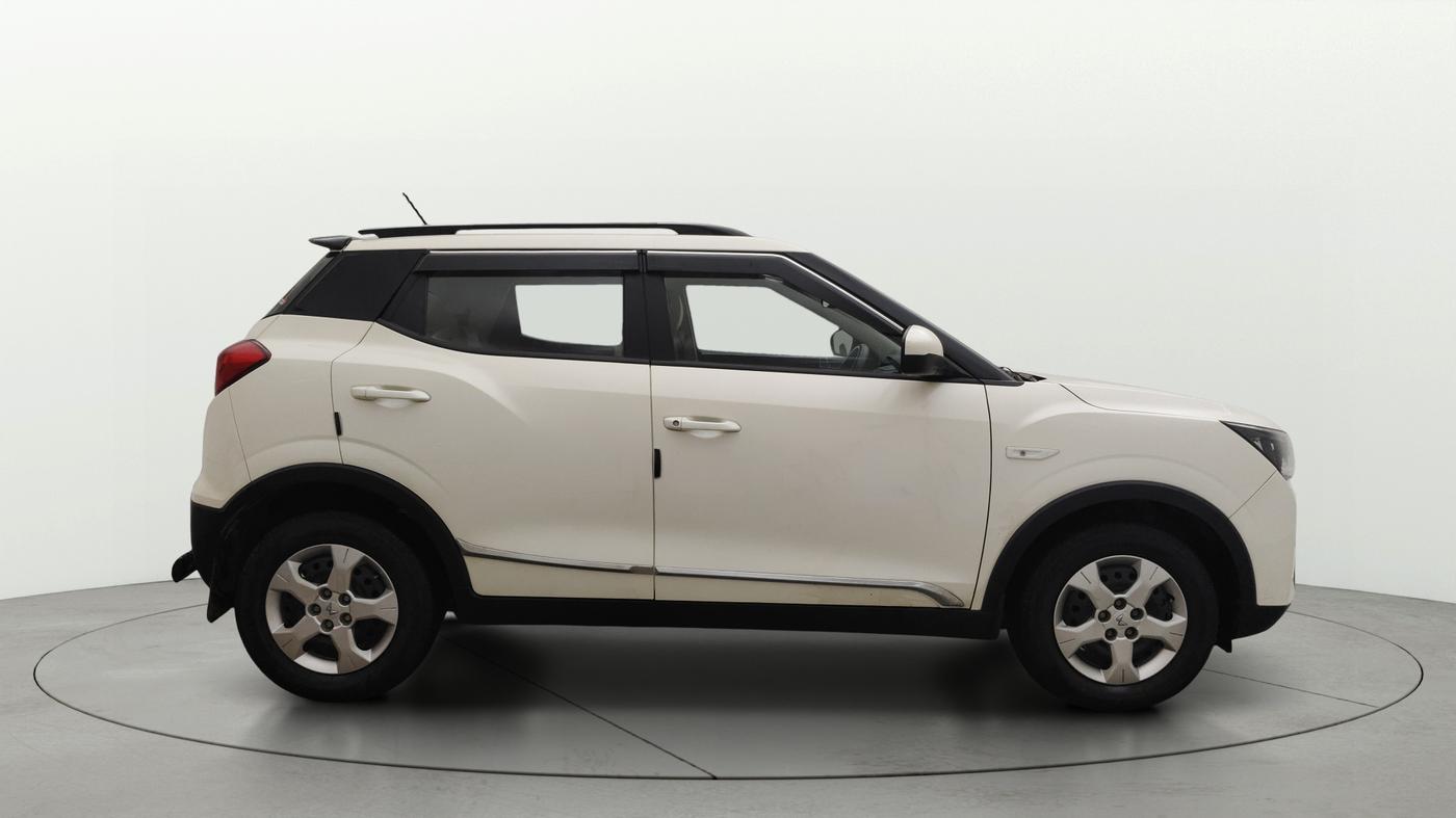 2023 Mahindra XUV300 W6 1.2 PETROL AMT, Petrol, Automatic, 36,660 km, Right Side View