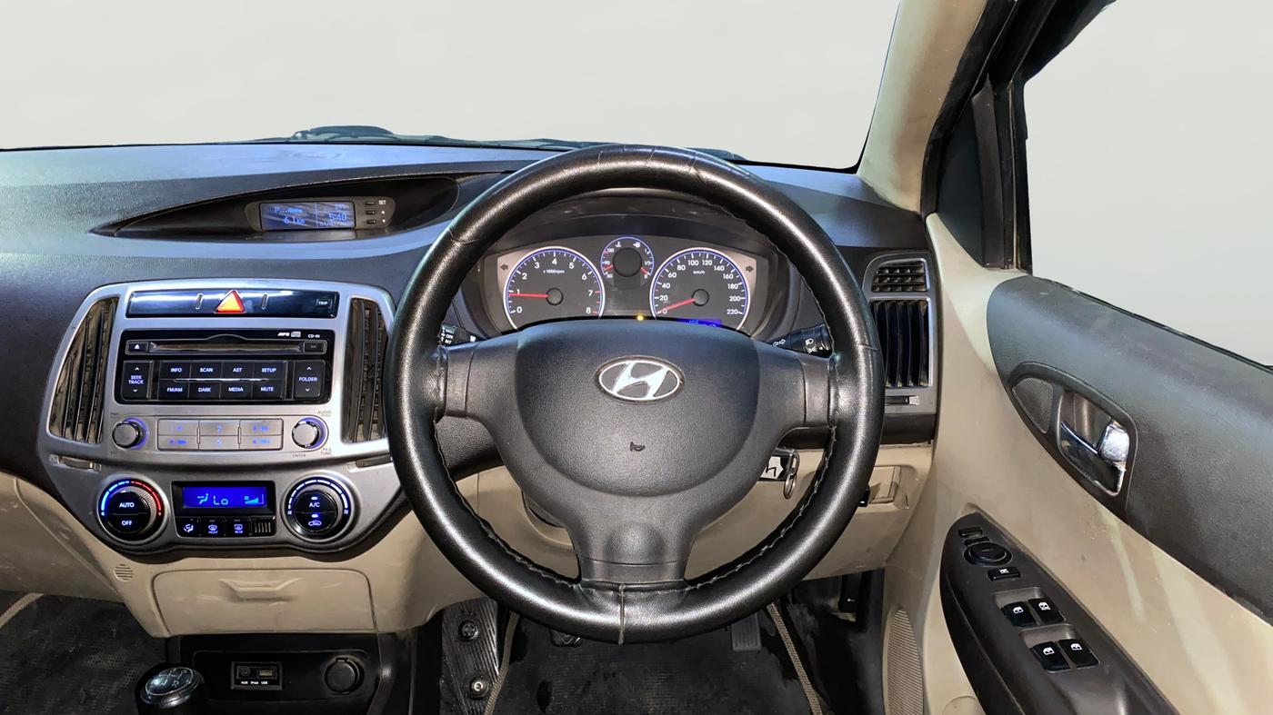 2014 Hyundai Elite i20 MAGNA 1.2, CNG, Manual, 1,07,011 km, Steering Wheel Close Up