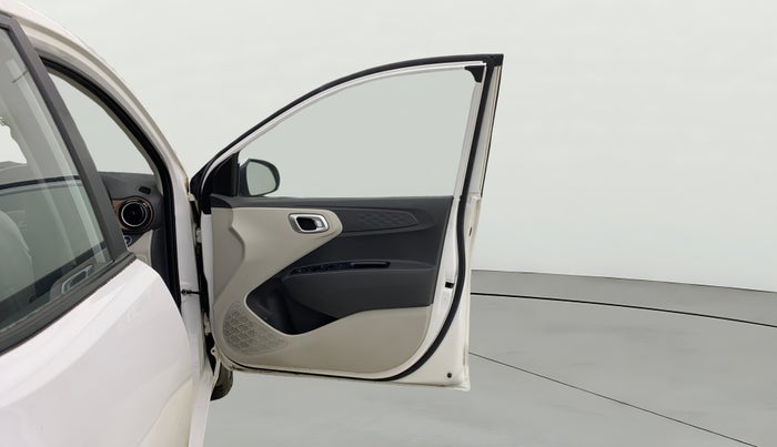 2023 Hyundai AURA SX 1.2 CNG, CNG, Manual, 7,375 km, RHS Front Door