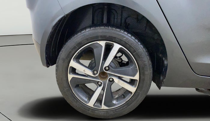 2022 Tata ALTROZ XZ PETROL, Petrol, Manual, 68,325 km, Right Rear Wheel