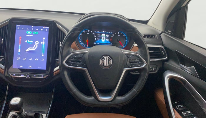 2022 MG HECTOR PLUS SHARP 2.0 DIESEL TURBO MT 6-STR, Diesel, Manual, 40,471 km, Steering Wheel Close Up