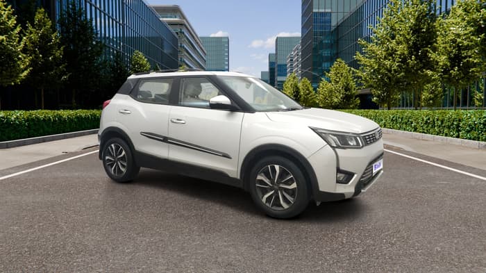 2020 Mahindra XUV300 W8 (O) 1.2 PETROL, Petrol, Manual, 64,152 km, Right Front Diagonal