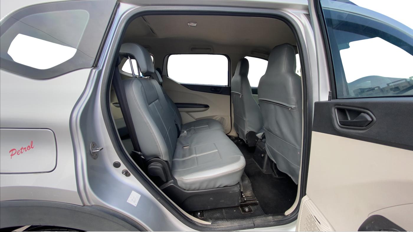 2021 Renault TRIBER RXT, Petrol, Manual, 80,903 km, Right Side Rear Door Cabin