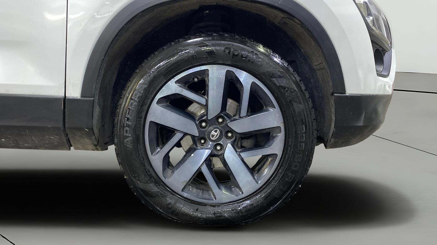 2022 Tata Harrier XMA SUNROOF 2.0L KRYOTEC, Diesel, Automatic, 1,20,097 km, Right Front Wheel
