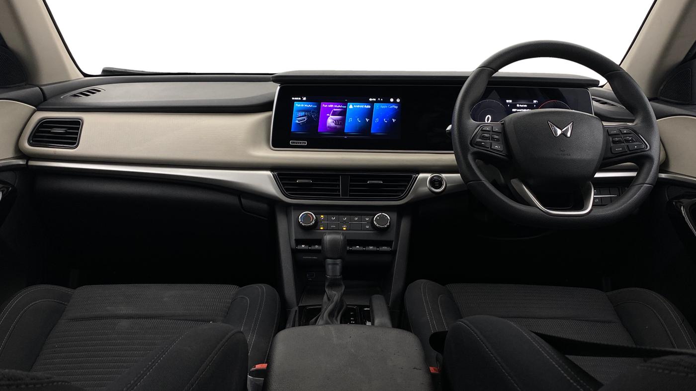 2024 Mahindra XUV700 AX 5 D AT 5 STR, Diesel, Automatic, 28,225 km, Dashboard