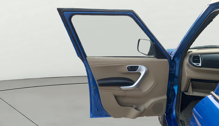 2016 Mahindra TUV300 T8, Diesel, Manual, 91,139 km, LHS Front Door