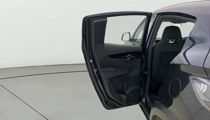 2018 Mahindra KUV 100 NXT K8 P 6 STR, Petrol, Manual, 34,541 km, LHS Rear Door