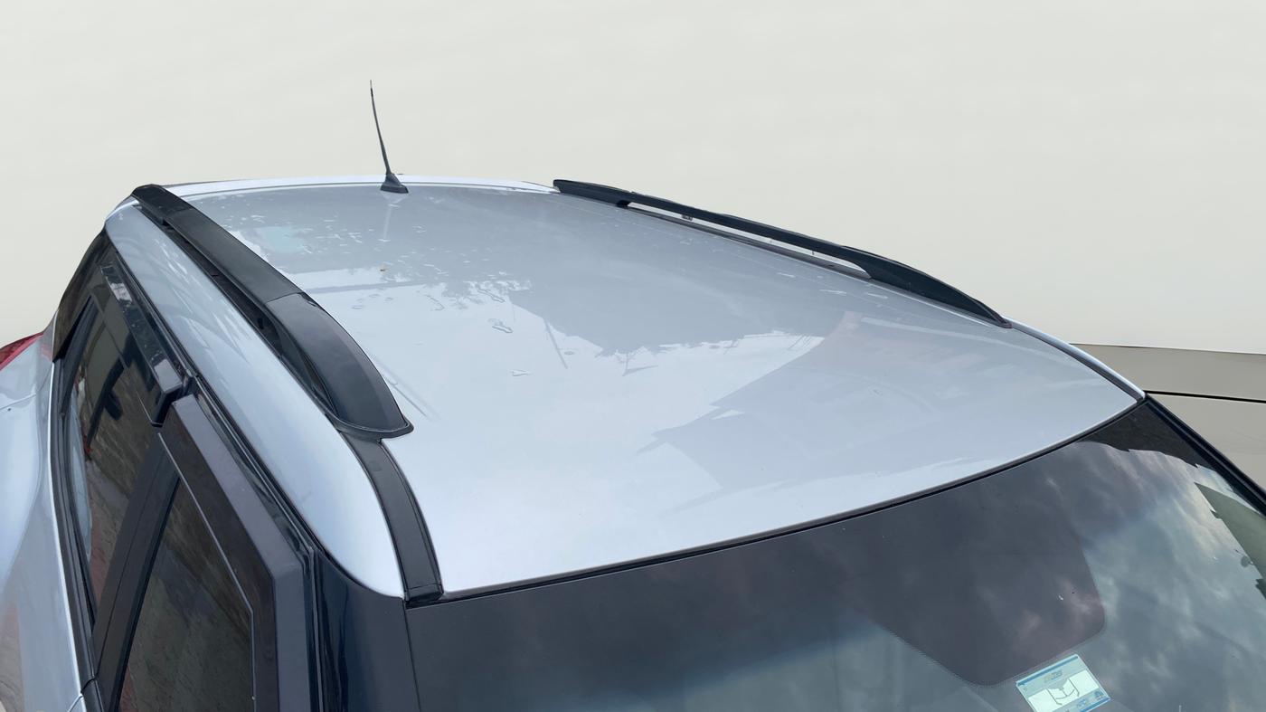 2022 Mahindra XUV300 W8 1.2 PETROL, Petrol, Manual, 15,635 km, Roof