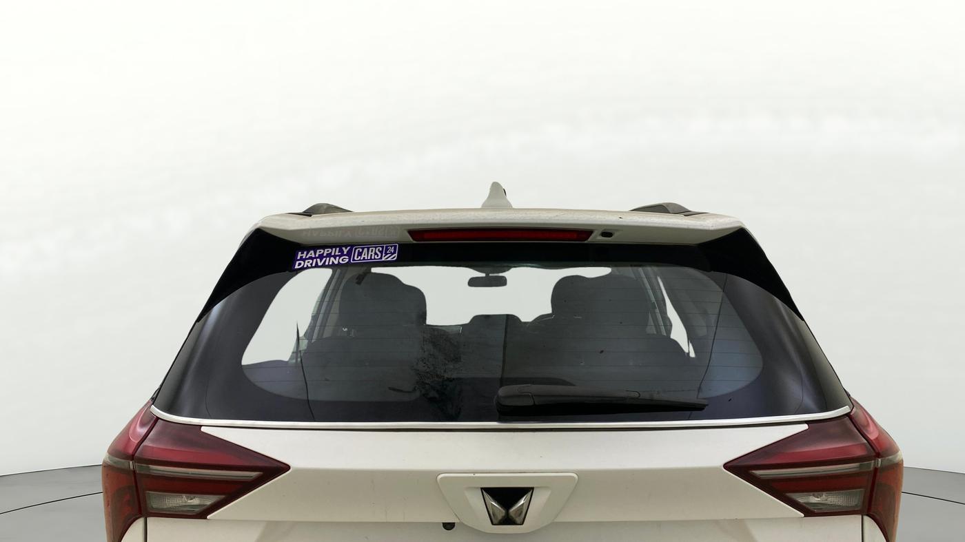 2022 Mahindra XUV700 AX 5 P MT 7 STR, Petrol, Manual, 29,329 km, Rear Windshield