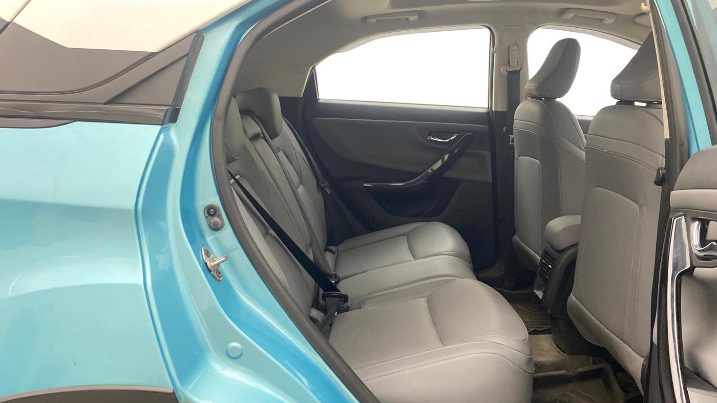 2025 Tata NEXON FEARLESS + SUNROOF DUAL TONE 1.2 PETROL, Petrol, Manual, 23,000 km, Right Side Rear Door Cabin