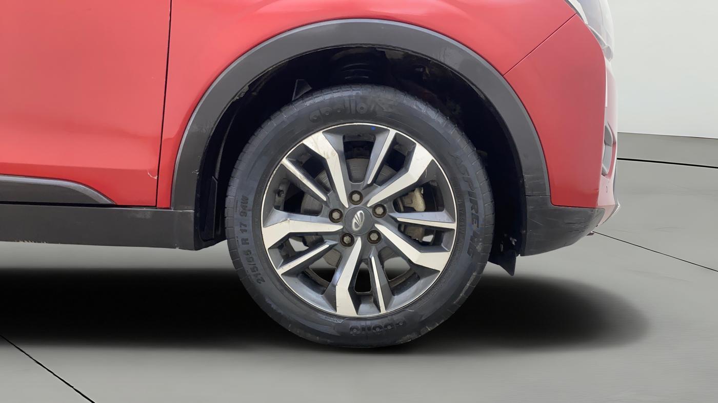2019 Mahindra XUV300 W8 (O) 1.5 DIESEL, Diesel, Manual, 67,726 km, Right Front Wheel