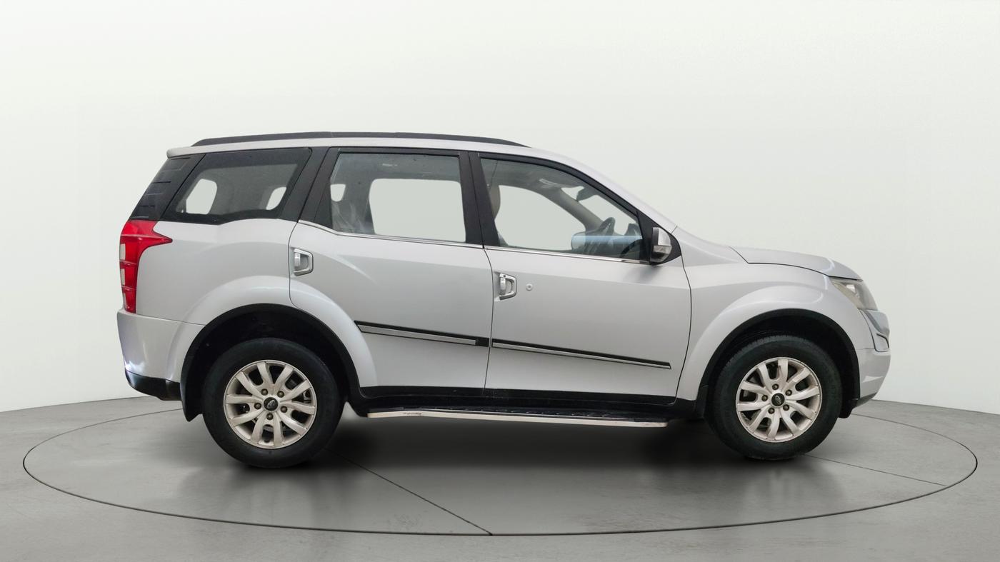 2016 Mahindra XUV500 W10, Diesel, Manual, 1,15,976 km, Right Side View