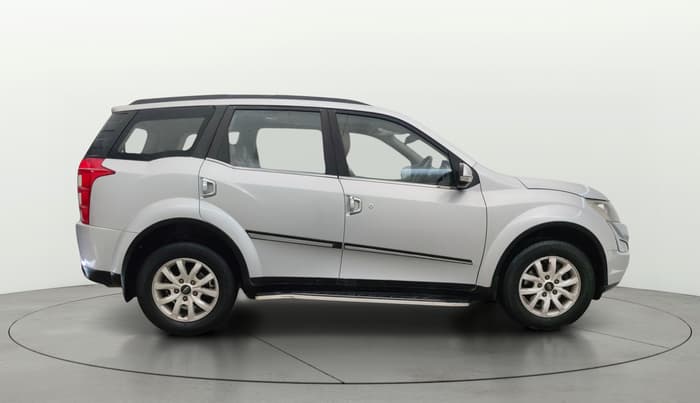 2016 Mahindra XUV500 W10, Diesel, Manual, 1,16,074 km, Right Side View
