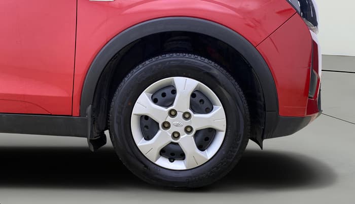 2022 Mahindra XUV300 W6 1.2 PETROL, Petrol, Manual, 22,804 km, Right Front Wheel