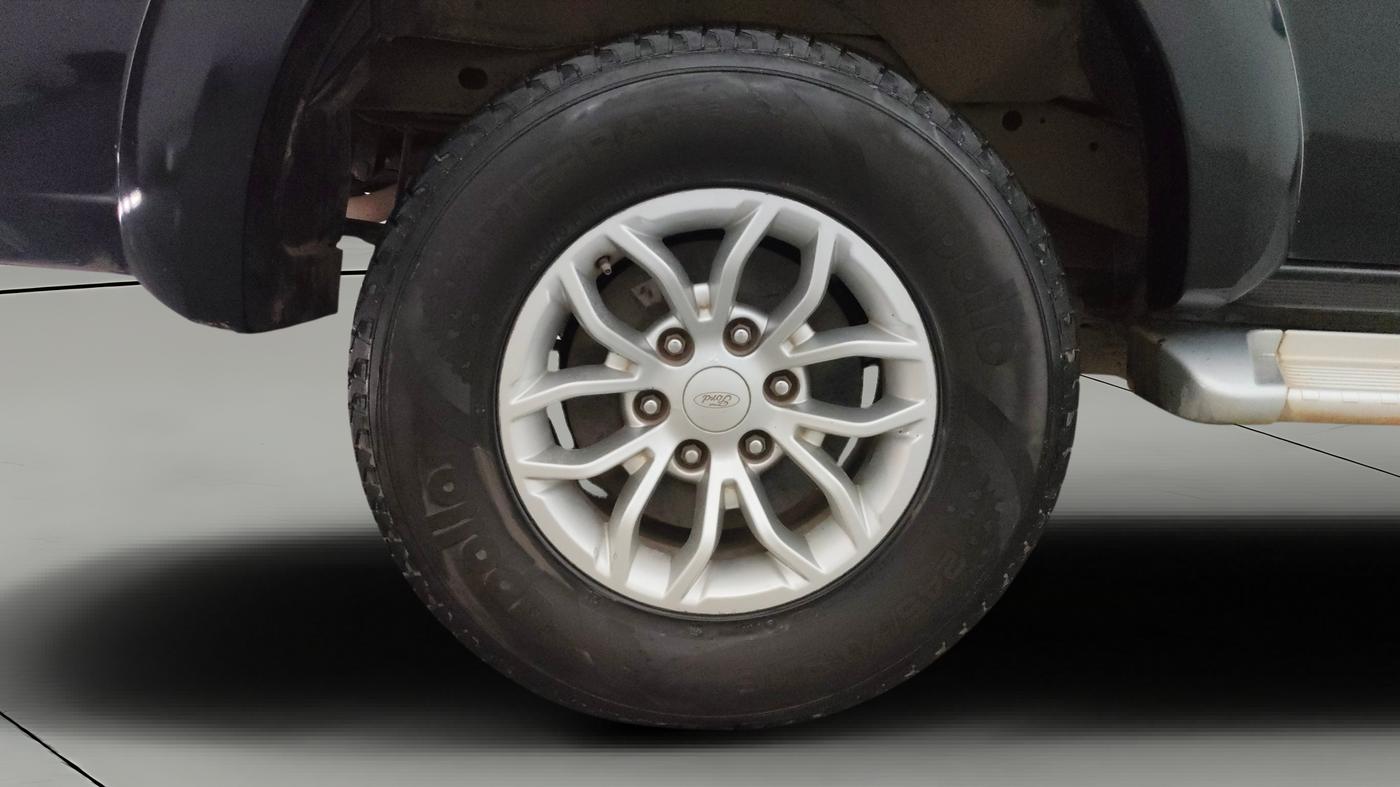 2013 Ford Endeavour 2.5L 4X2 MT, Diesel, Manual, 74,032 km, Right Rear Wheel