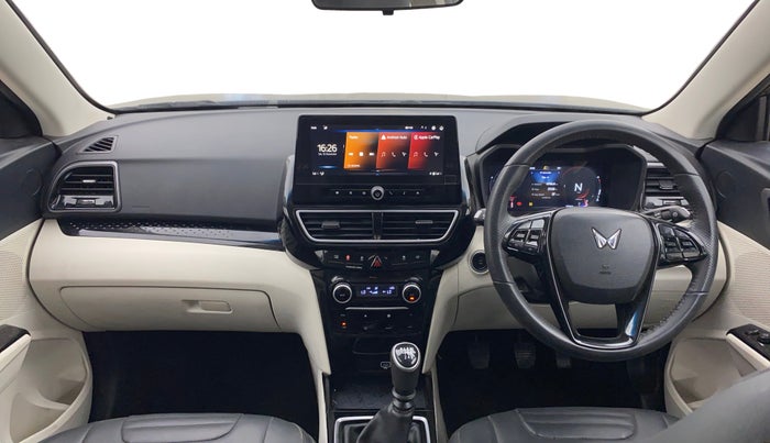 2024 Mahindra XUV 3XO AX5 1.2 L TCMPFi, Petrol, Manual, 27,203 km, Dashboard