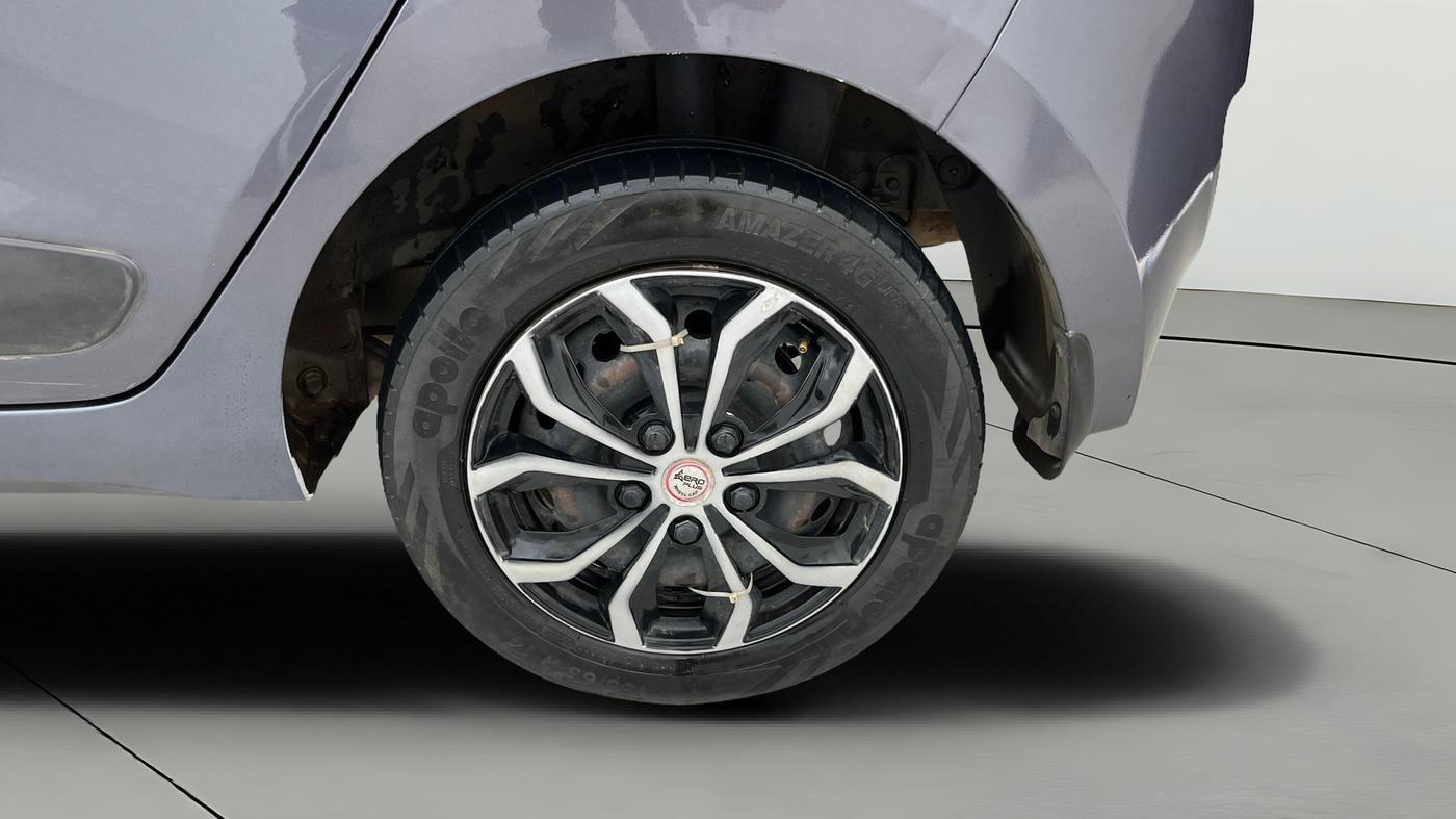 2014 Hyundai Grand i10 SPORTZ 1.2 KAPPA VTVT, Petrol, Manual, 1,30,392 km, Left Rear Wheel