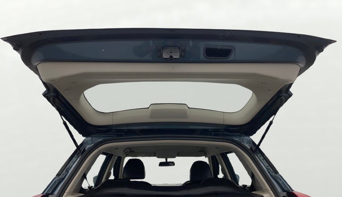 2022 Mahindra XUV300 W4 1.2 PETROL, Petrol, Manual, 91,761 km, Boot Door Open