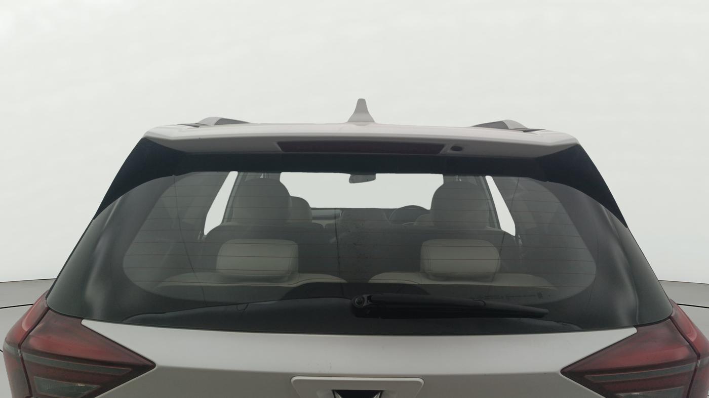 2023 Mahindra XUV700 AX 7 LUXURY P AT 7 STR, Petrol, Automatic, 42,955 km, Rear Windshield