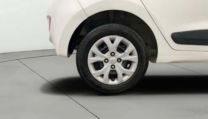 2016 Hyundai Grand i10 SPORTZ 1.2 KAPPA VTVT, Petrol, Manual, 1,31,613 km, Right Rear Wheel