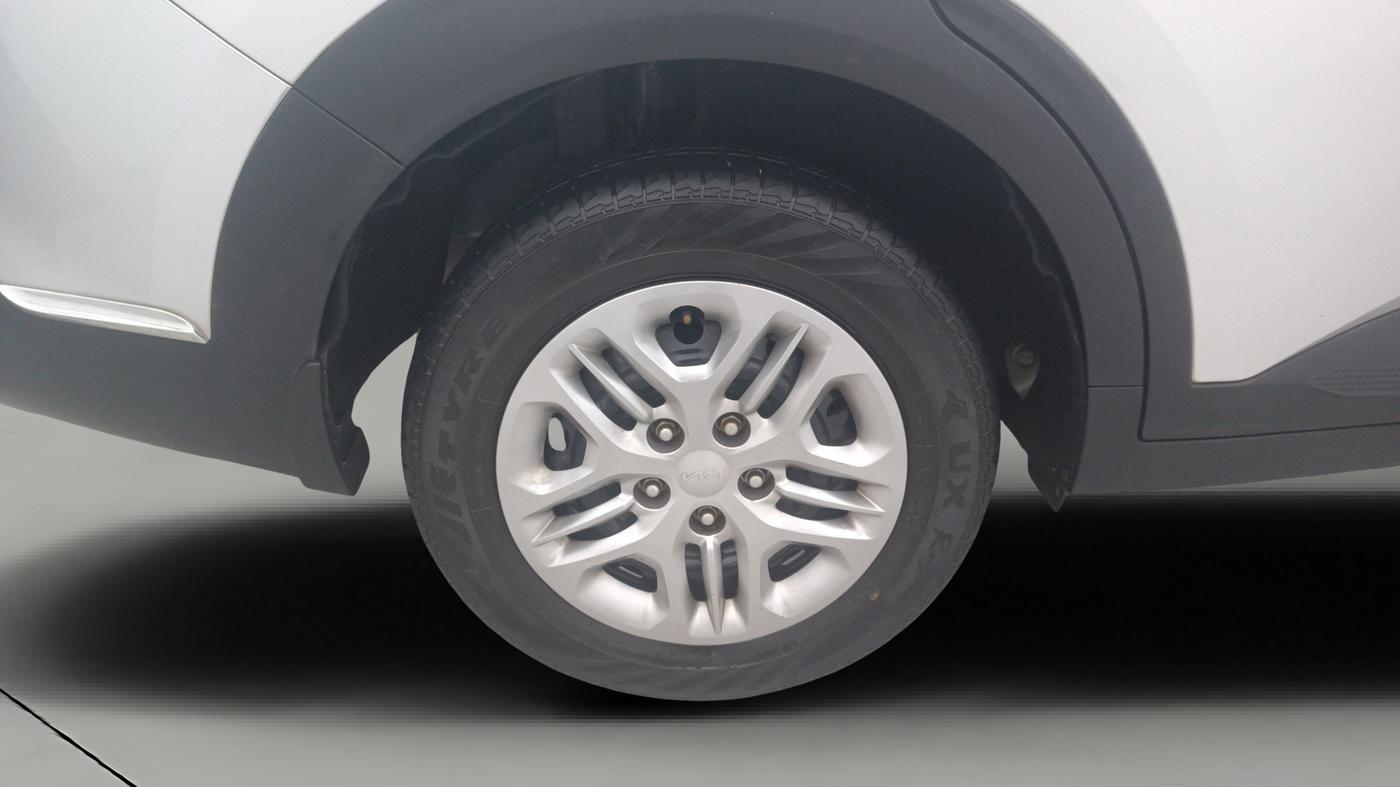 2024 KIA CARENS PRESTIGE 1.5 PETROL 7 STR, Petrol, Manual, 25,102 km, Right Rear Wheel
