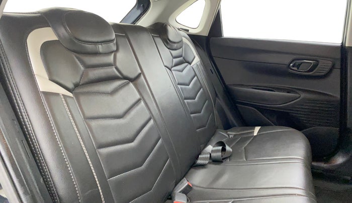 2021 Hyundai NEW I20 SPORTZ 1.2 MT, Petrol, Manual, 21,852 km, Right Side Rear Door Cabin