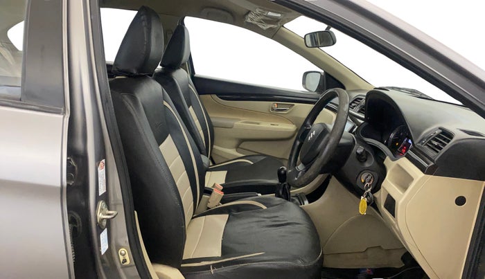 2014 Maruti Ciaz VXI, Petrol, Manual, 39,237 km, Right Side Front Door Cabin