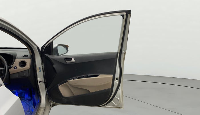 2014 Hyundai Xcent SX AT 1.2 (O), Petrol, Automatic, 88,100 km, RHS Front Door