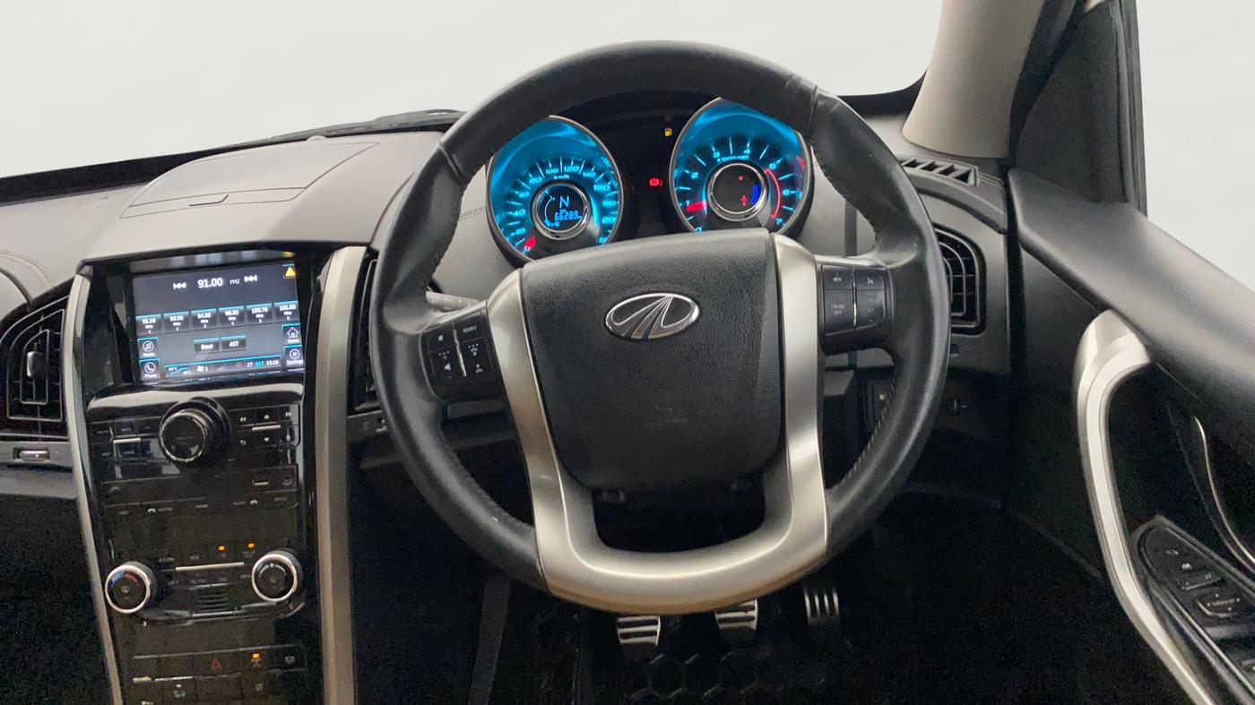 2020 Mahindra XUV500 W11, Diesel, Manual, 66,281 km, Steering Wheel Close Up