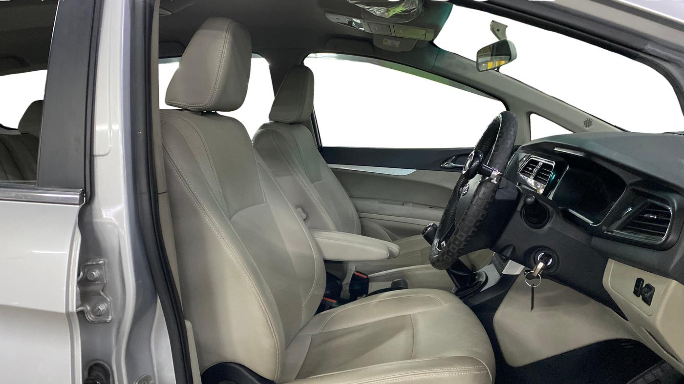 2019 Mahindra MARAZZO M8 8 STR, Diesel, Manual, 30,475 km, Right Side Front Door Cabin
