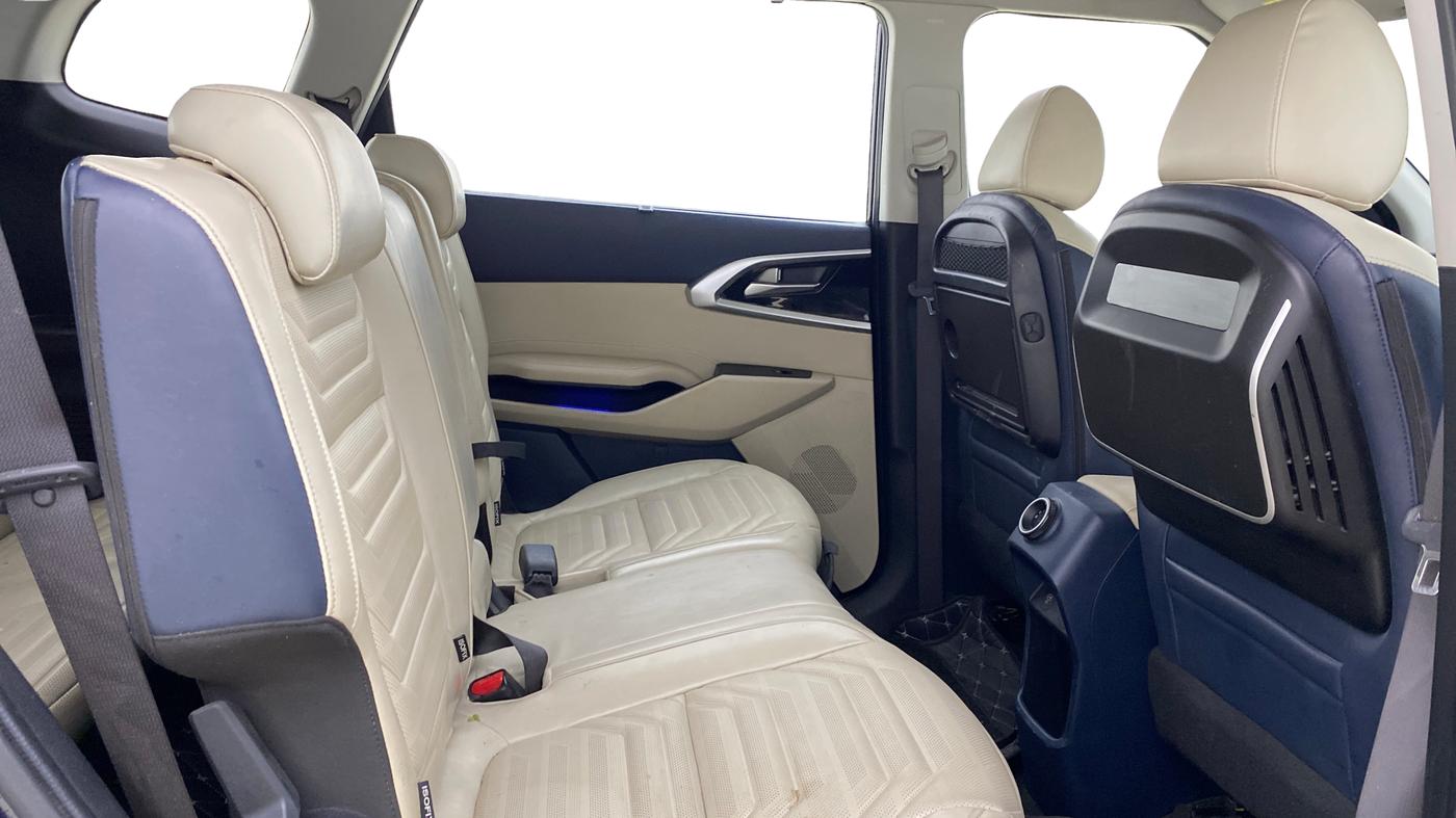 2022 KIA CARENS LUXURY 1.4 PETROL 7 STR, Petrol, Manual, 84,386 km, Right Side Rear Door Cabin