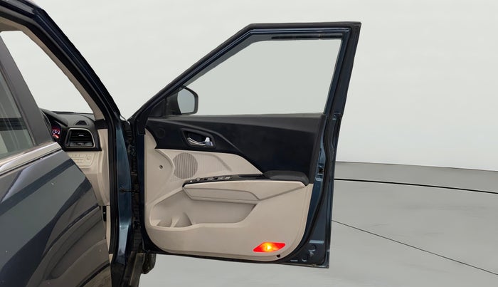 2021 Mahindra XUV300 W8 (O) 1.2 PETROL, Petrol, Manual, 33,153 km, RHS Front Door