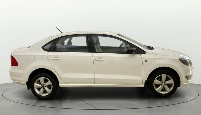 2015 Skoda Rapid ELEGANCE 1.6 MPI MT, Petrol, Manual, 1,27,039 km, Right Side View