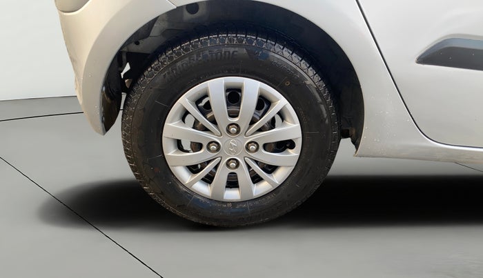 2014 Hyundai i10 SPORTZ 1.1, CNG, Manual, 87,563 km, Right Rear Wheel