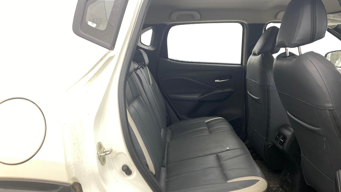 2024 Nissan MAGNITE N-Connecta B4D 1.0 Petrol MT, Petrol, Manual, 10,573 km, Right Side Rear Door Cabin