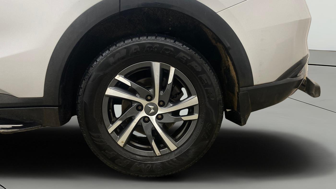 2022 Mahindra XUV700 AX 5 P MT 7 STR, Petrol, Manual, 86,107 km, Left Rear Wheel
