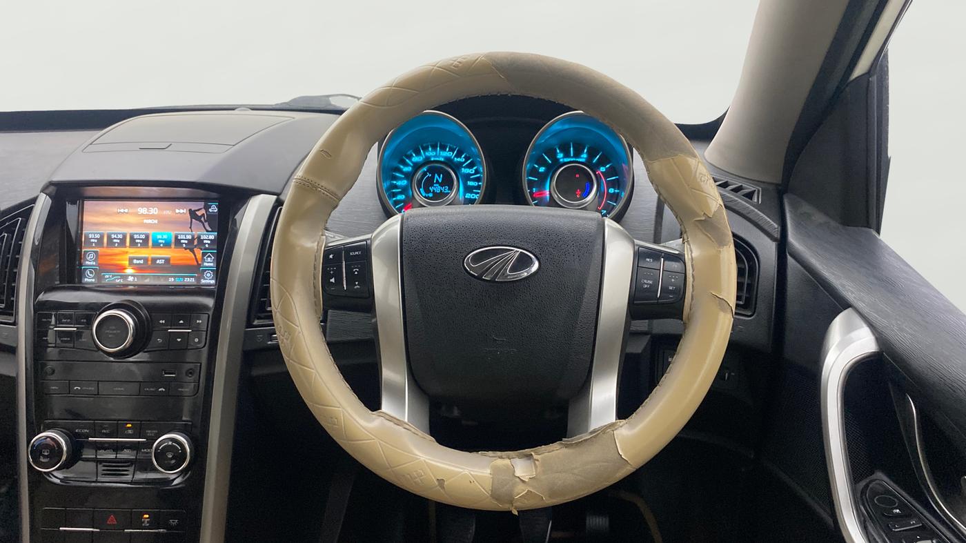 2020 Mahindra XUV500 W7, Diesel, Manual, 44,835 km, Steering Wheel Close Up